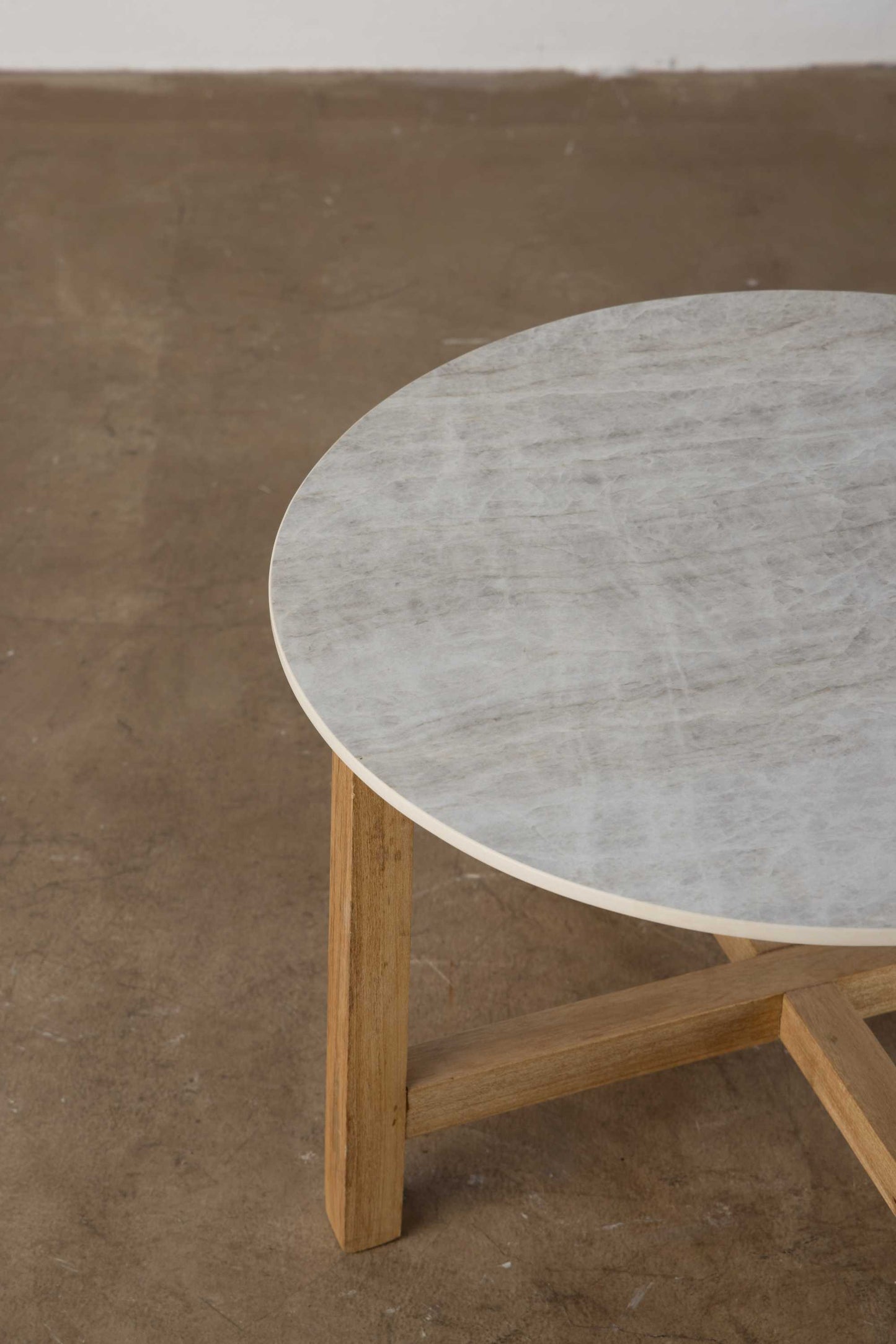 Mesa Peonia con Piedra Sintetica